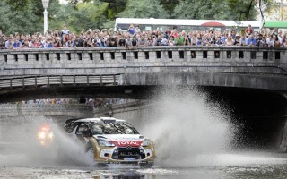 DS3 WRC、アルゼンチンのファンイベントで運河を疾走