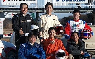KMRT、2011年のドライバーは高崎保浩に決定