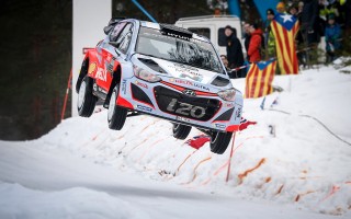 WRCスウェーデン：ヒュンダイのヌービルが首位に！