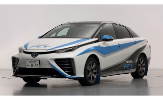 新城の00カーにラリー仕様のトヨタFCV