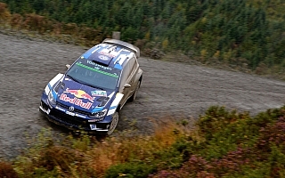 WRC英国：デイ2もオジエが快走、首位を守る
