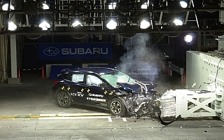 SUBARU、JNCAP最高得点を獲得したXVの衝突実験を公開