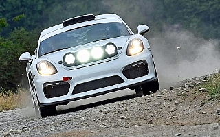 MHのWorld Rally News：デュマがWRCドイツの0カーにポルシェ・ケイマンGT4クラブスポーツを投入