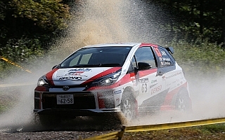 全日本ラリー北海道：TGR Vitz GRMN RallyはSS4でコースアウト