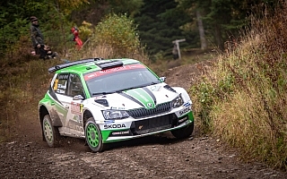 WRCラリーGB：デイ2、WRC2部門は18歳になったロバンペラがリード