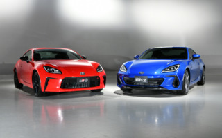 トヨタとスバルが新型「GR86」と「BRZ」を公開