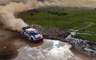 WRCサルディニア：過酷なステージで 2本のベストタイムを記録したラッピが首位に立つ