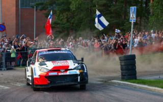 WRCフィンランド：チームのホームタウンでラリーがスタート。勝田が総合3番手につける