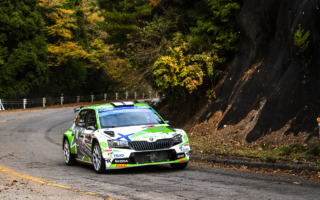 WRCジャパン：WRC2はエミル・リンドホルムが首位で最終日へ、ヘイキ・コバライネンは5番手に