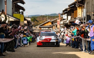 【速報】WRCジャパン：勝田貴元、母国で3位表彰台獲得。ティエリー・ヌービルが歓喜のシーズン2勝目
