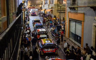 WRCメキシコ：初日の市街地ステージを終えて、Mスポーツのオィット・タナックがトップ、勝田は9番手