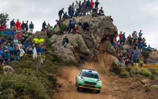 WRCサルディニア：WRC2は最終SSで首位フルモーがコースオフ、アンドレアス・ミケルセンが逆転優勝