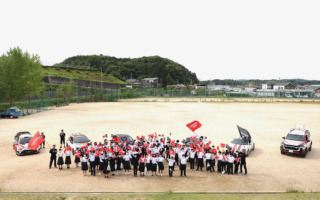 全日本ラリー丹後：開催地の中学校でTGRのチーフメカニックが特別授業、車両展示も