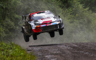 WRCフィンランド：トヨタ勢はエルフィン・エバンスが首位に浮上、勝田貴元も3番手に