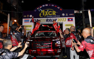 AXCR2023：大波乱の競技初日、チーム三菱ラリーアートは昨年覇者のチャヤポン・ヨーターが好走