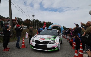 全日本ラリー高山：初日、ヘイキ・コバライネンが燃料系のトラブルに見舞われながらも首位快走