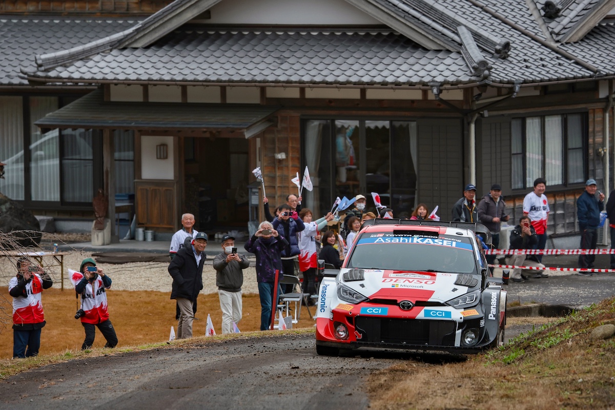 WRCジャパン：安定のエルフィン・エバンスが3日目も首位をキープ、勝田