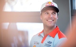 アンドレアス・ミケルセンがヒョンデに復帰。2024年はダニ・ソルド、エサペッカ・ラッピと3台目をシェア