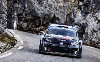 WRCモンテカルロ：トヨタのセバスチャン・オジエが2番手で土曜日をフィニッシュ、3.3秒差を追って最終日へ
