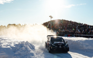 WRCスウェーデン：トヨタのエルフィン・エバンスが総合2位。「スーパーサンデー」はトップ