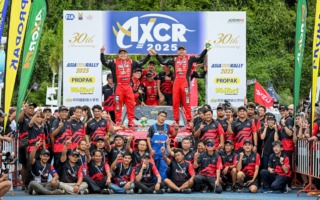 AXCR2025：2年ぶり優勝、チーム三菱ラリーアートの増岡浩監督「三菱自動車らしい強さを取り戻せた」