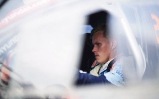 WRCフィンランド：タイヤチェックで車検員を負傷させたタナックにタイムペナルティと執行猶予つきのポイント剥奪裁定