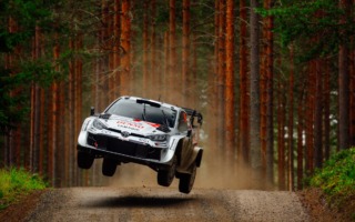 WRCフィンランド：トヨタがトップ5を独占して最終日へ