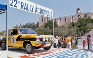 WRCセントラルヨーロッパでバルター・ロールが75年型オペルのドライブを披露